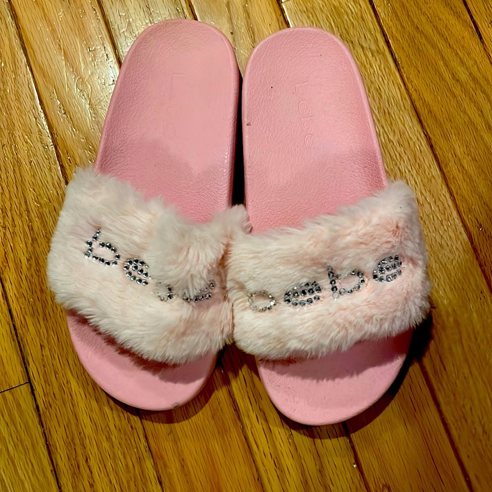 Bebe Furiosa Faux Fur Slides Dusty Pink on comfy molded rubber/plastic Sole-Sz7